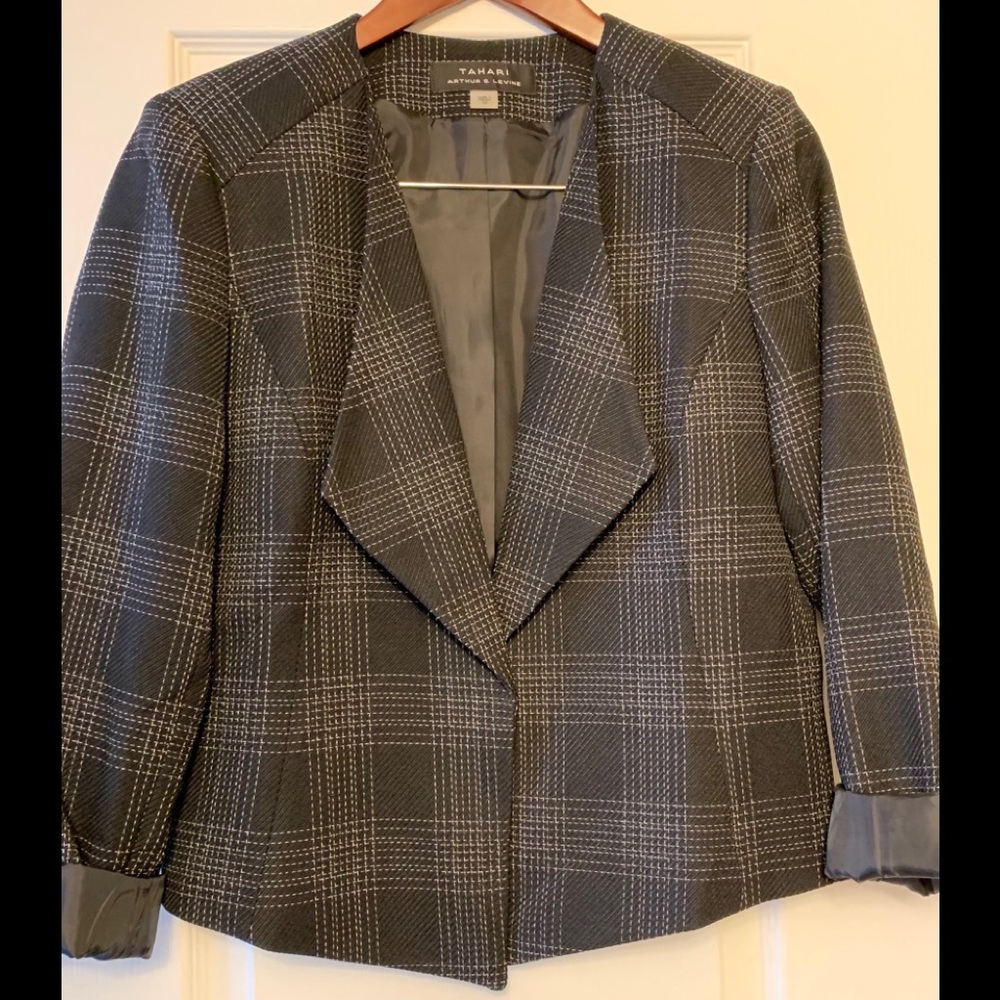‘Tahari’ Plaid Jacket